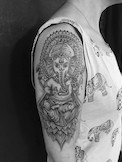 Mandala-Style Elefanten Tattoo, ein Hauch Exotic am Oberarm
