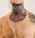 Mandala Tattoo Hals