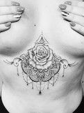 Mandala Tattoo, eine Mandala Tätowierung schmückt jeden Teil des Körpers.