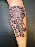 Special Elephant-Tattoo mit geometrischen Elementen im Mandala-Maori-Style.