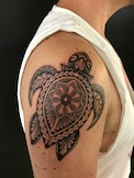 Schildkröte als Tattoo Zeichen spielt in der Kultur der Maori wie auch im gesamten polynesischen Raum eine sehr wichtige Rolle.