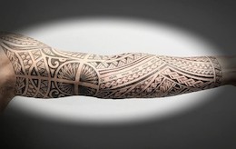Geometrisches Tattoos im Maori Style