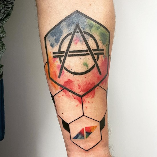 News: Geometrisches Watercolor Tattoo