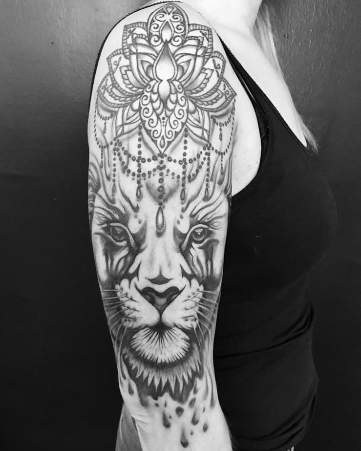 Tattoo Oberarm Mandala
